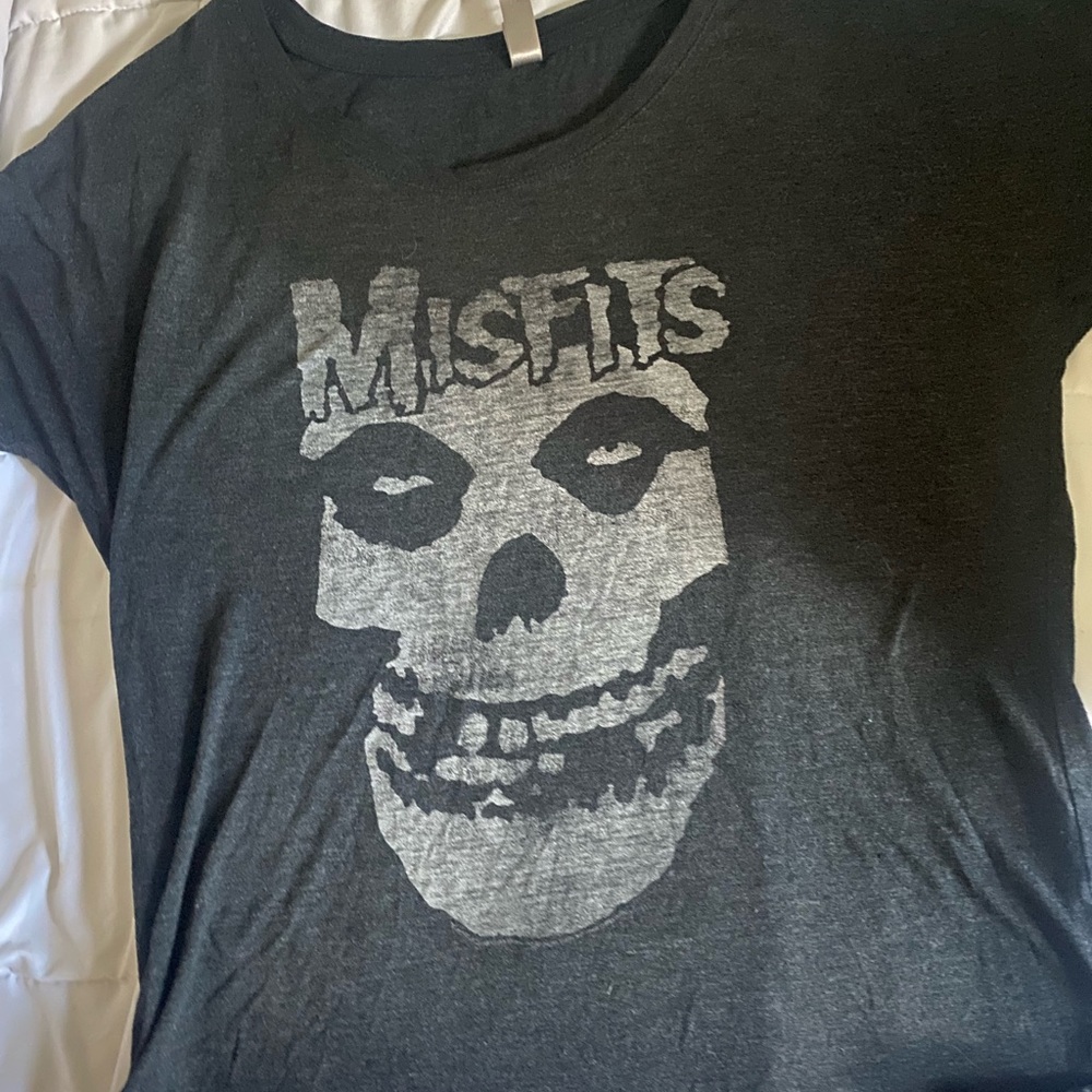 Comfy raglan fit misfits shirt